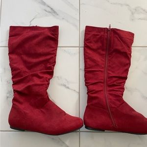 Red flat boots. Great condition. Size 9.